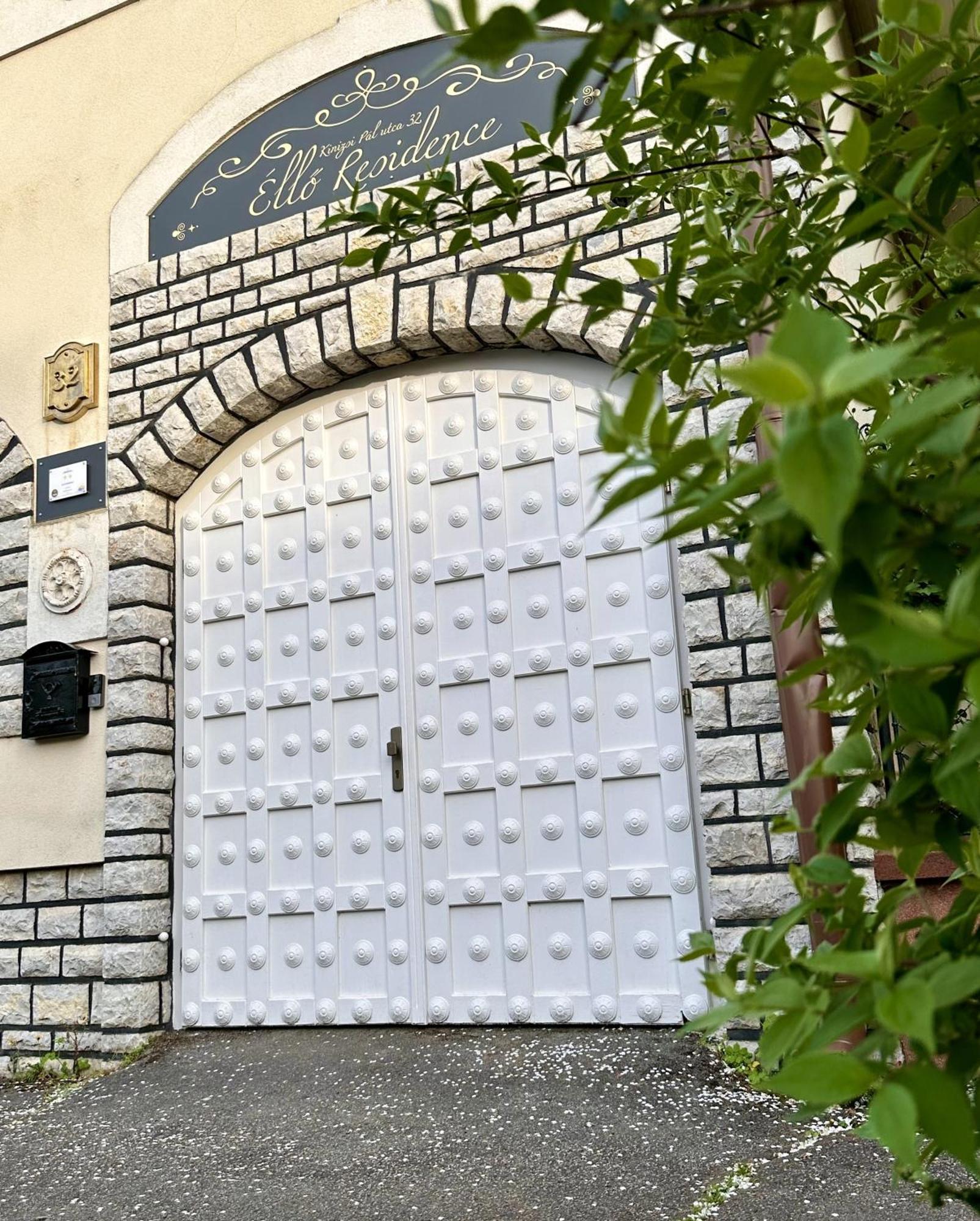 Ello Residence Veszprem Bagian luar foto
