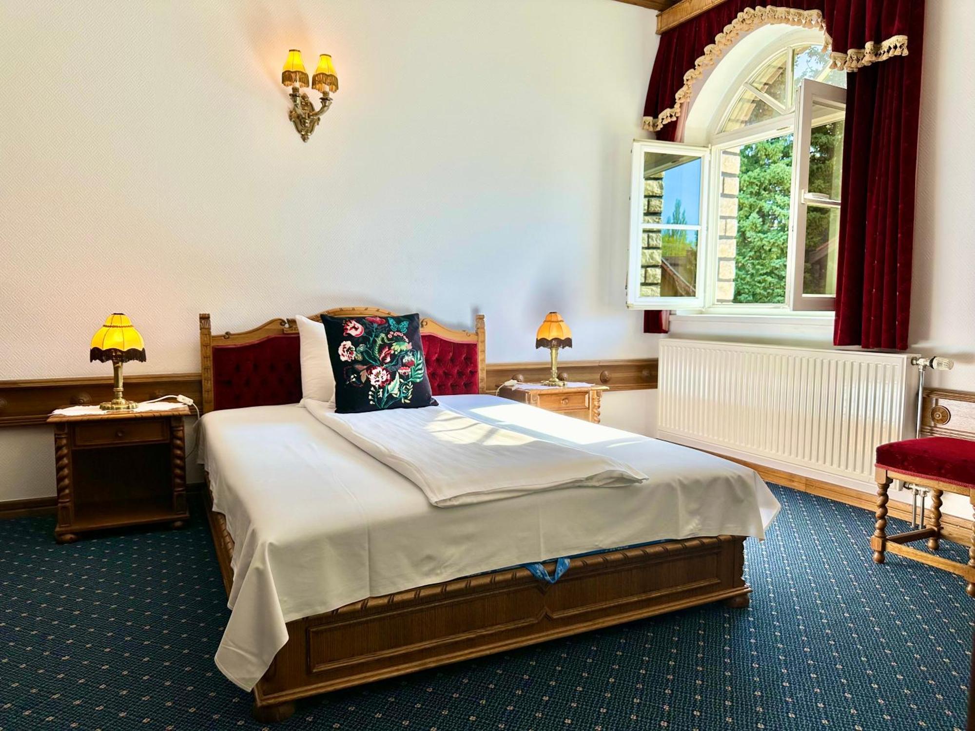 Ello Residence Veszprem Bagian luar foto